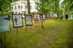 wystawa Grupy Teatralnej "Między słowami"